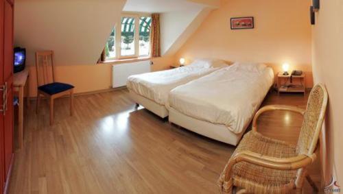 Hotel Aux Massotais Petites Tailles Habitación foto